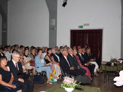 Na zdjęciu uczestnicy uroczystości.