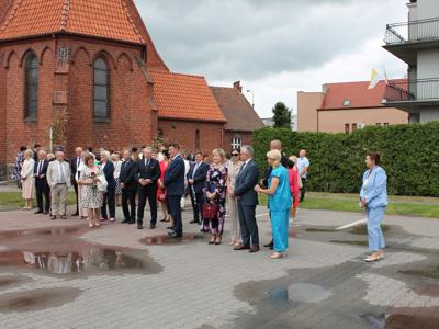 Na zdjęciu uczestnicy uroczystości.