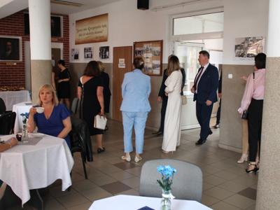 Na zdjęciu uczestnicy uroczystości.