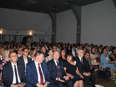 Na zdjęciu uczestnicy uroczystości.