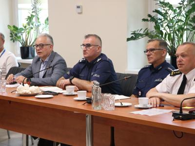 Na zdjęciu uczestnicy posiedzenia komisji.