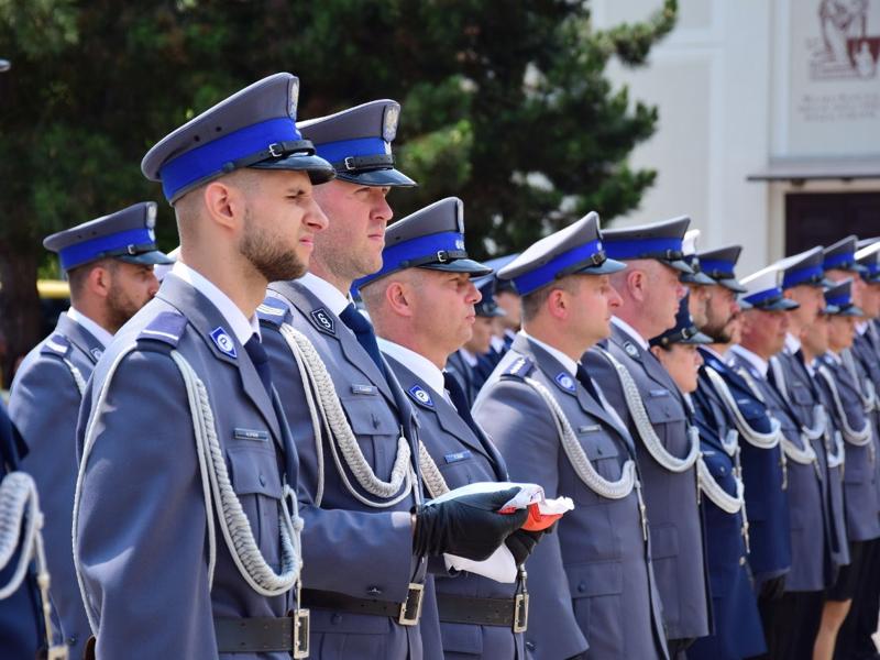 Na zdjeciu Policjanci biorący udział w uroczystości.