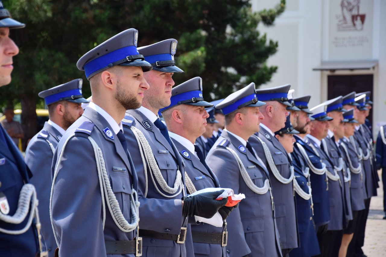 Na zdjeciu Policjanci biorący udział w uroczystości.