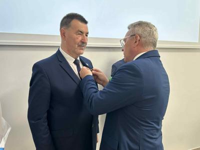 Starosta Żniński Zbigniew Jaszczuk wyróżniony odznaką honorową  "Za zasługi dla ochrony zdrowia".