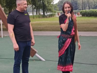 Burmistrz Miasta i Gminy Suchedniów Dariusz Miernik i Karolina Szwed - prowadzący imprezę