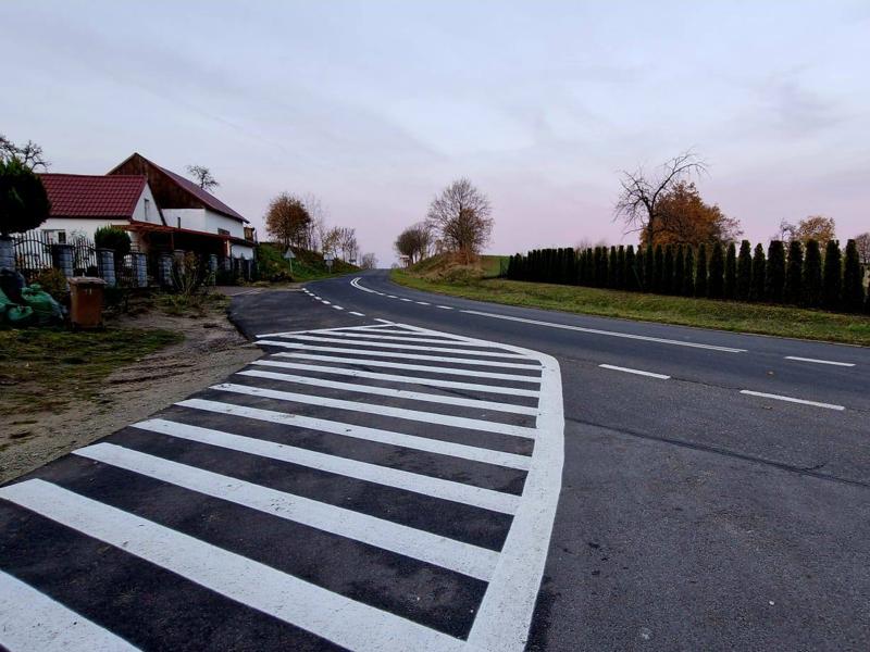 Pasy na drodze powiatowej w Jarnatowie