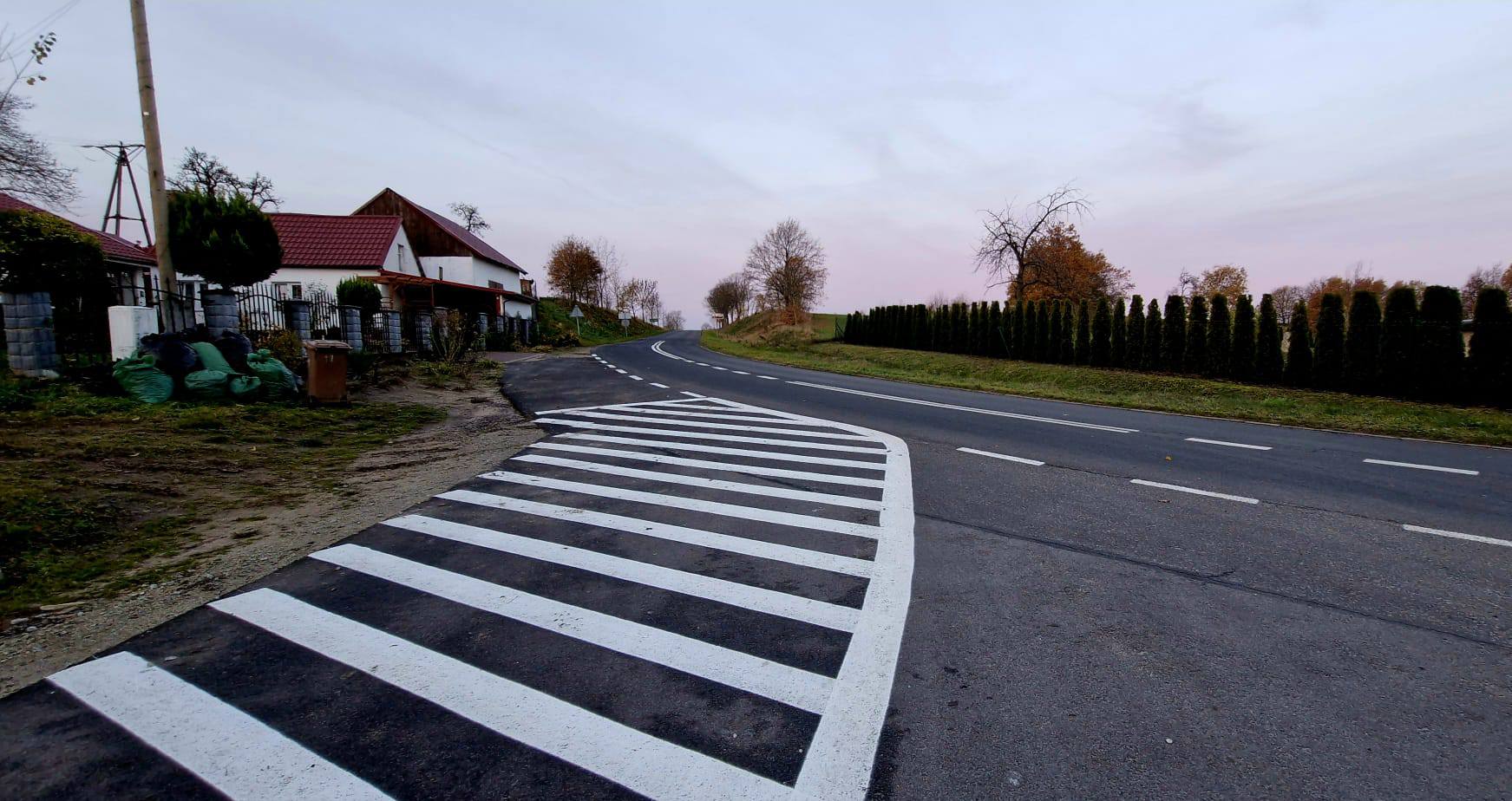 Pasy na drodze powiatowej w Jarnatowie