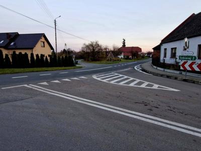 Pasy na drodze powiatowej w Jarnatowie