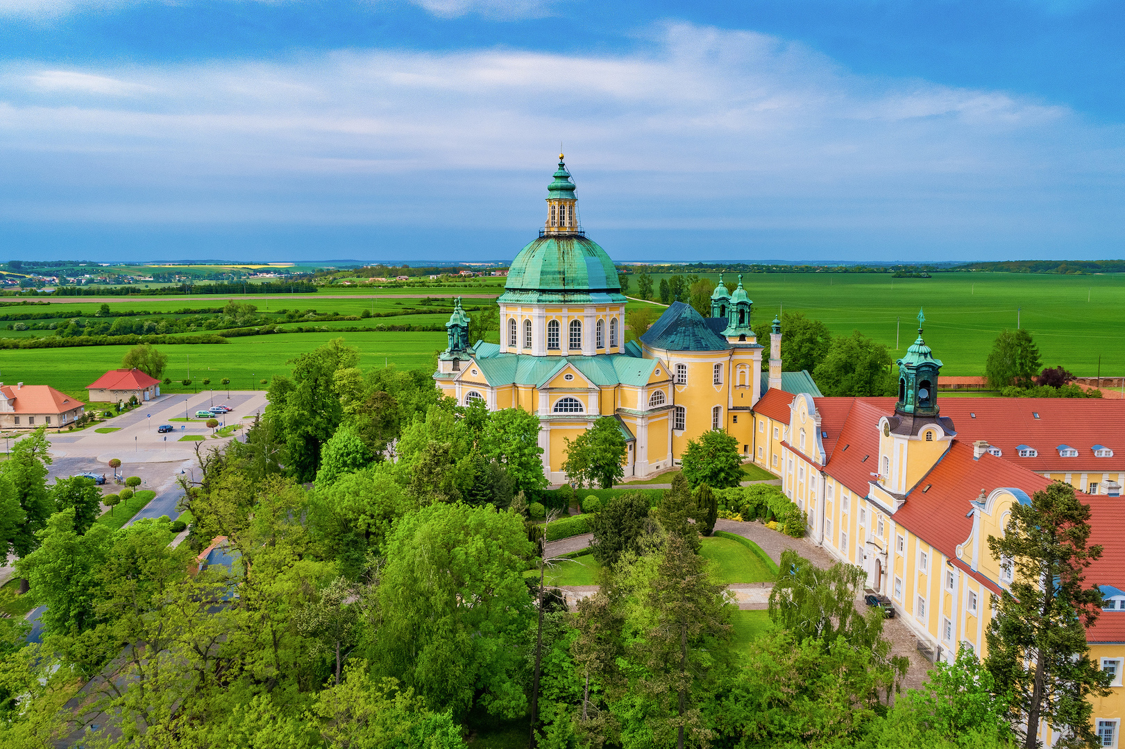 Fotografia przedstawia bazylikę na Świętej Górze