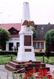 Fotografia przedstawia pomnik Powstańcow Wielkopolskich w Pogorzeli
