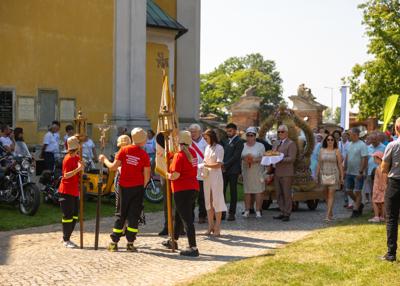 Procesja pod Ołtarz polowy