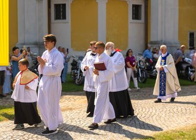 Procesja pod Ołtarz polowy