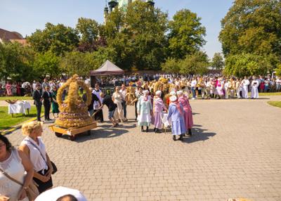 Procesja pod Ołtarz polowy
