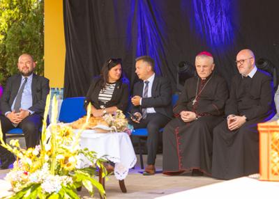 Na zdjeciu widoczni zaproszeni goście
