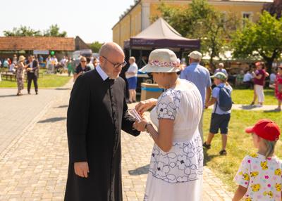 Dzielenie się chlebem z mieszkańcami - Superior