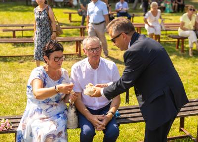 Dzielenie się chlebem z Mieszkańcami - Starosta Gostyński