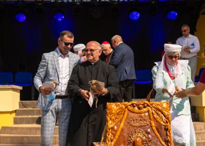 Rozdawanie ziarna na zasiew