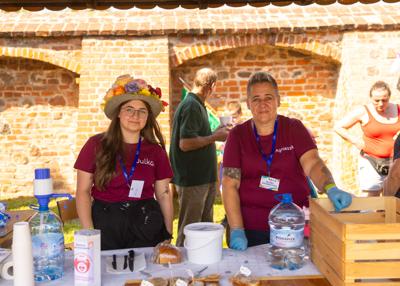 Pracownicy Starostwa - punkt z wodą