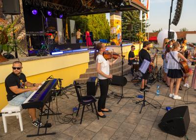 Na zdjęciu muzycy z zespołu Schola Filippo Vivo