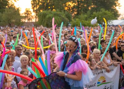 Na zdjęciu mieszkańcy Powiatu z Patrycją Lipińską