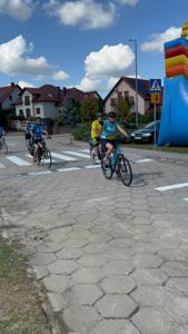 Zdjęcie przedstawia uczestników Wielkopolskiej Ofensywy Rowerowej