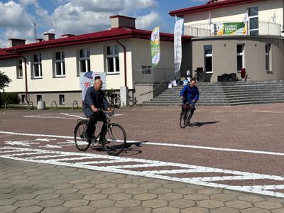 Zdjęcie przedstawia uczestników Wielkopolskiej Ofensywy Rowerowej