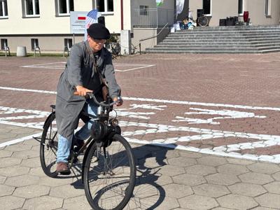 Zdjęcie przedstawia uczestników Wielkopolskiej Ofensywy Rowerowej