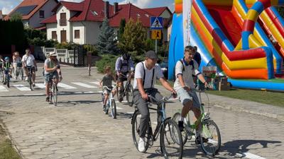 Zdjęcie przedstawia uczestników Wielkopolskiej Ofensywy Rowerowej