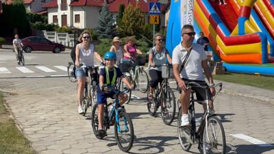 Zdjęcie przedstawia uczestników Wielkopolskiej Ofensywy Rowerowej