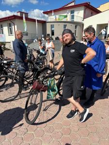 Zdjęcie przedstawia uczestników Wielkopolskiej Ofensywy Rowerowej