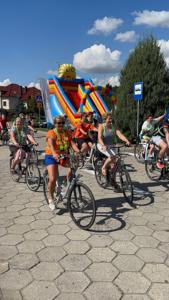 Zdjęcie przedstawia uczestników Wielkopolskiej Ofensywy Rowerowej