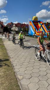 Zdjęcie przedstawia uczestników Wielkopolskiej Ofensywy Rowerowej
