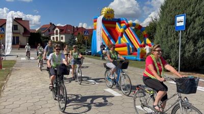 Zdjęcie przedstawia uczestników Wielkopolskiej Ofensywy Rowerowej