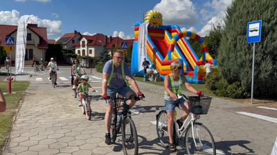 Zdjęcie przedstawia uczestników Wielkopolskiej Ofensywy Rowerowej