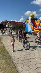 Zdjęcie przedstawia uczestników Wielkopolskiej Ofensywy Rowerowej