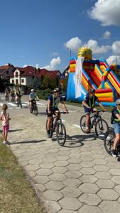 Zdjęcie przedstawia uczestników Wielkopolskiej Ofensywy Rowerowej