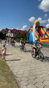 Zdjęcie przedstawia uczestników Wielkopolskiej Ofensywy Rowerowej