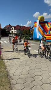 Zdjęcie przedstawia uczestników Wielkopolskiej Ofensywy Rowerowej