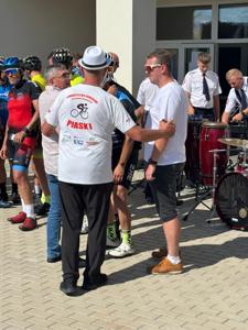 Zdjęcie przedstawia uczestników Wielkopolskiej Ofensywy Rowerowej