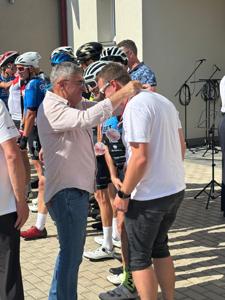 Zdjęcie przedstawia uczestników Wielkopolskiej Ofensywy Rowerowej