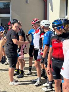 Zdjęcie przedstawia uczestników Wielkopolskiej Ofensywy Rowerowej