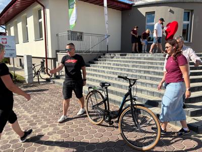 Zdjęcie przedstawia uczestników Wielkopolskiej Ofensywy Rowerowej