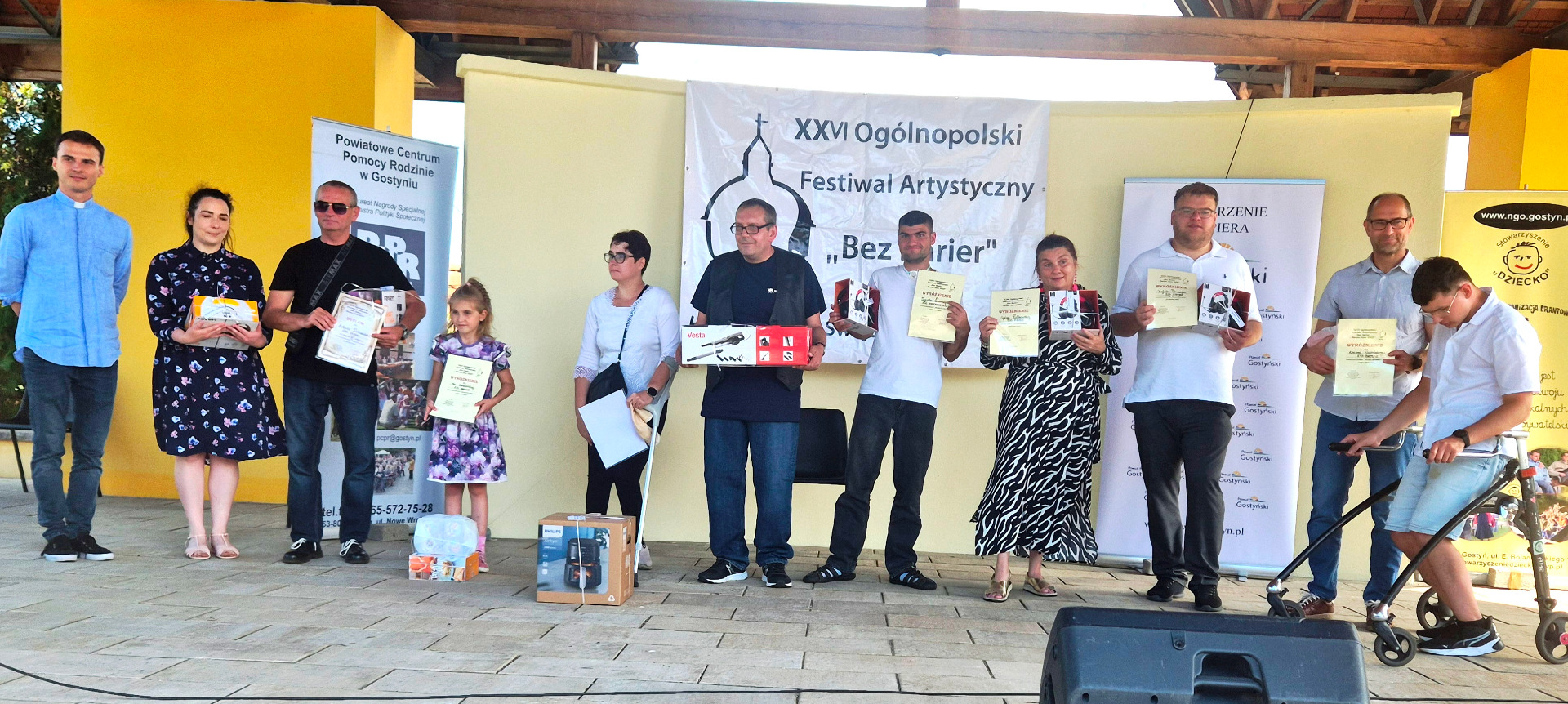 Zdjęcie przedstawia uczestników Festiwalu Bez Barier
