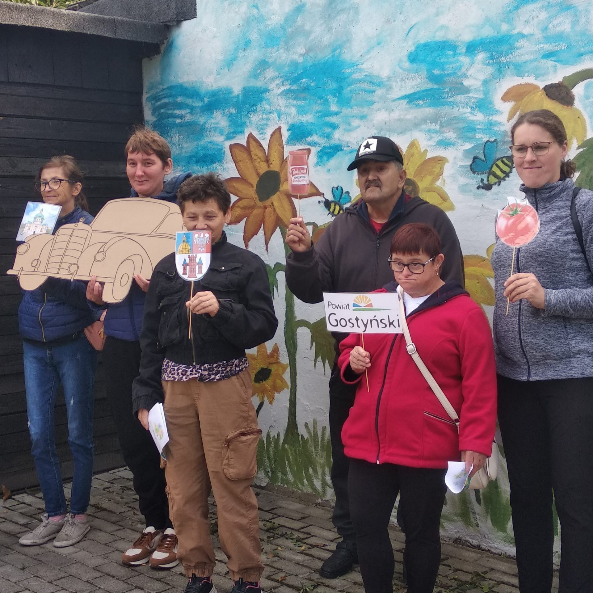 Zdjęcie przedstawia mieszkańców DPS w Chumiętkach.