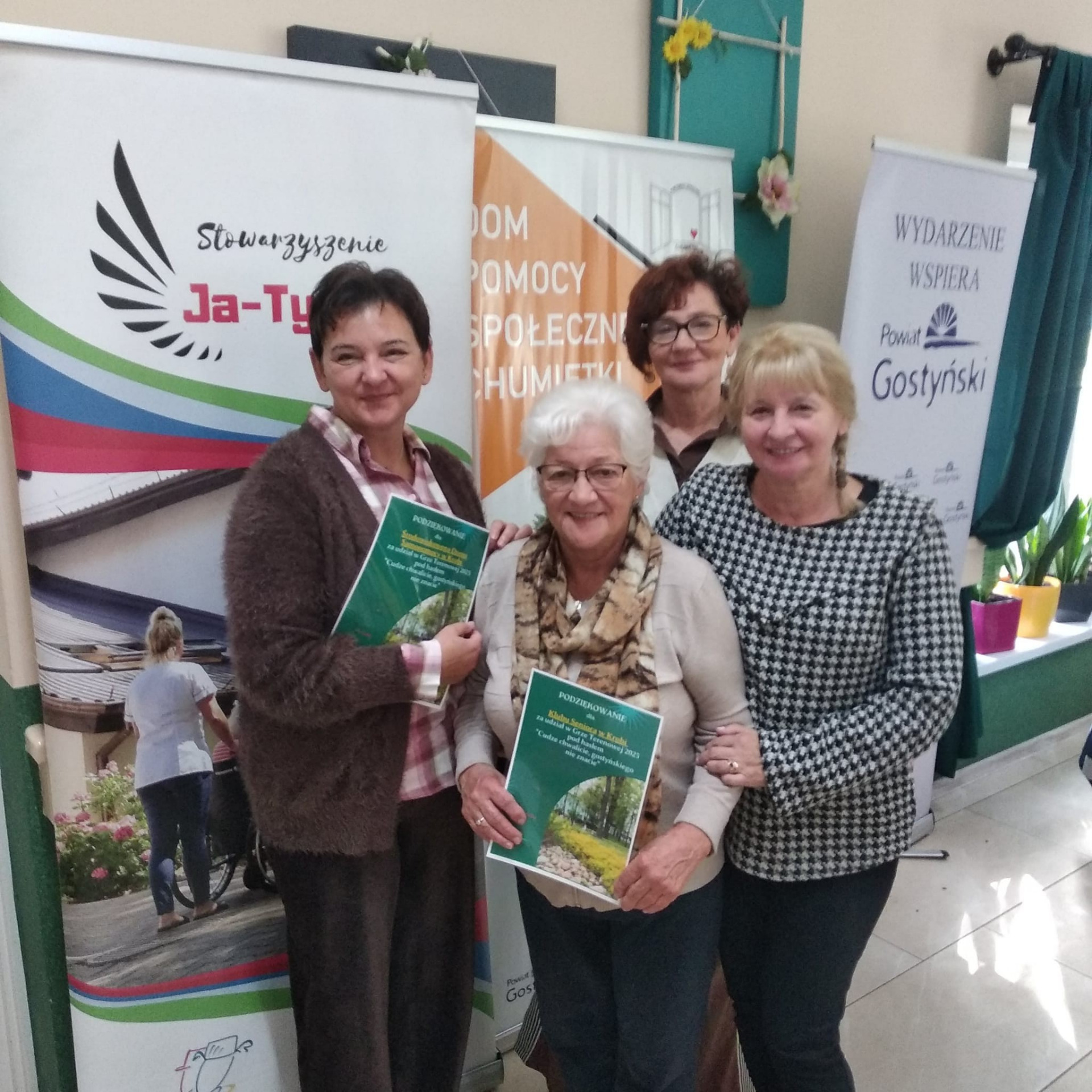 Zdjęcie przedstawia mieszkańców DPS w Chumiętkach.