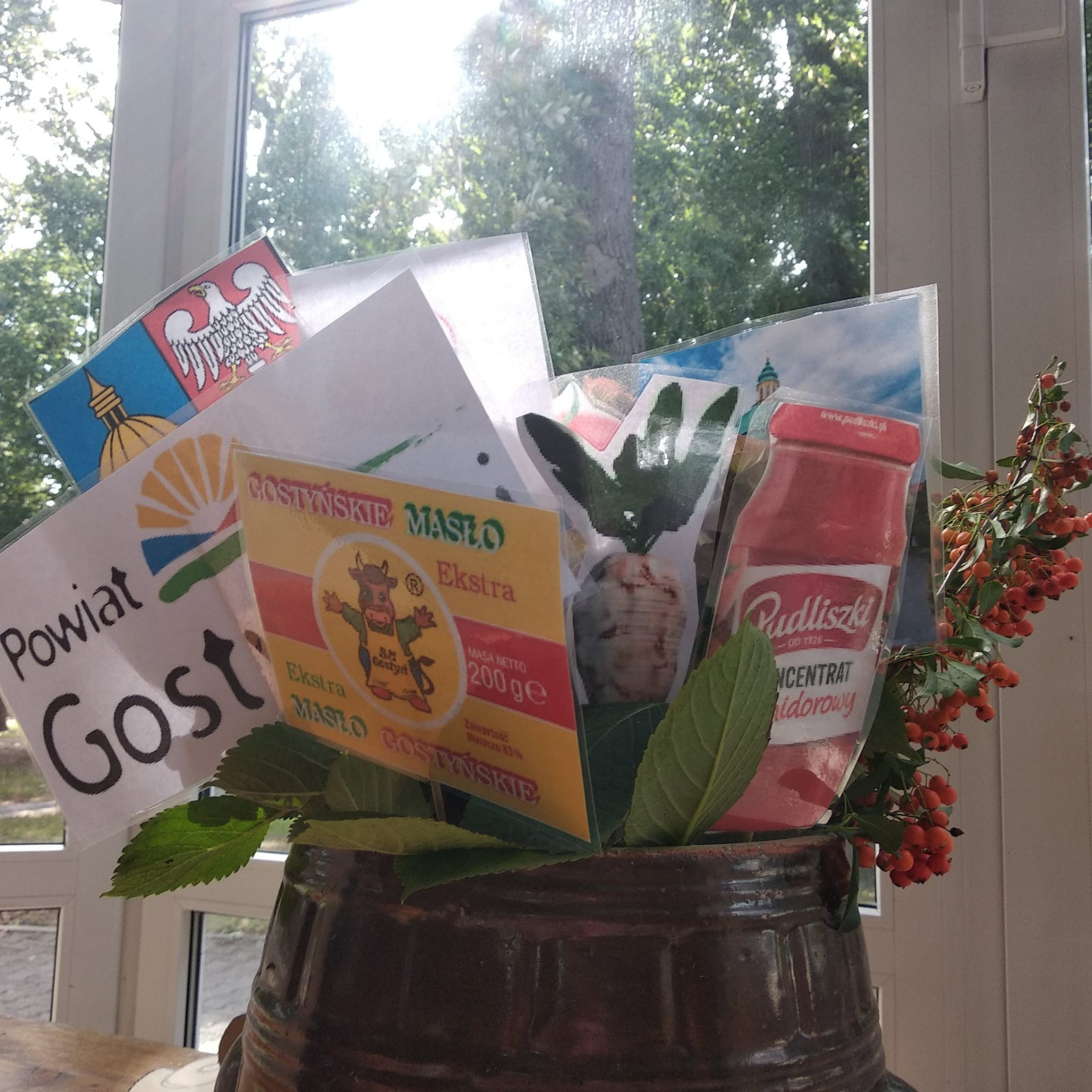 Zdjęcie przedstawia artykuły gry terenowej.