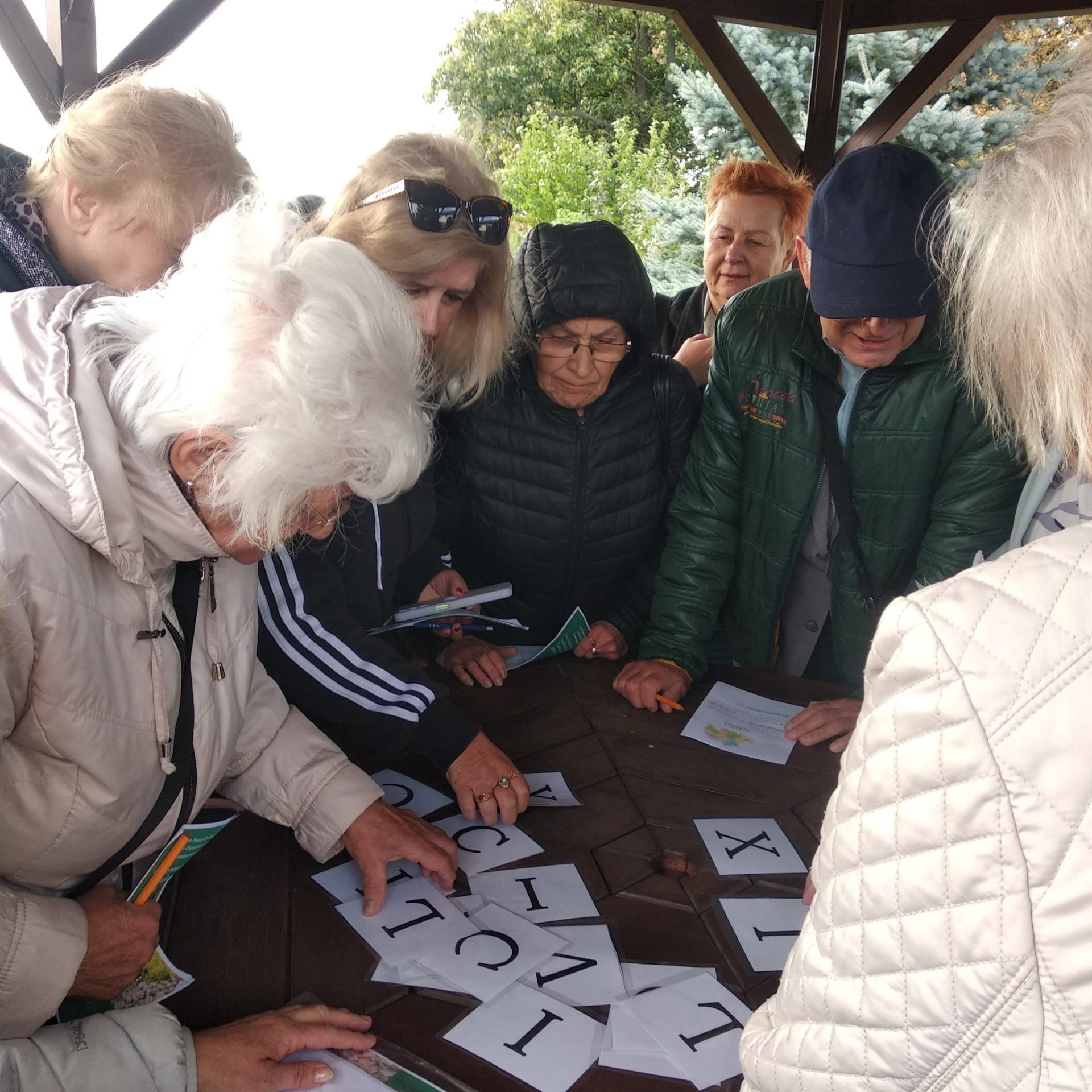 Zdjęcie przedstawia mieszkańców DPS w Chumiętkach.