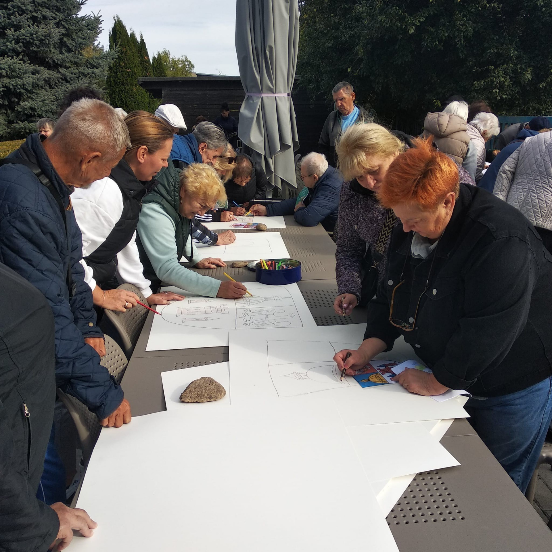 Zdjęcie przedstawia mieszkańców DPS w Chumiętkach.