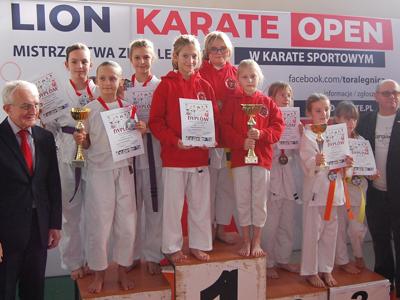 1. miejsce kata drużynowe kobiet