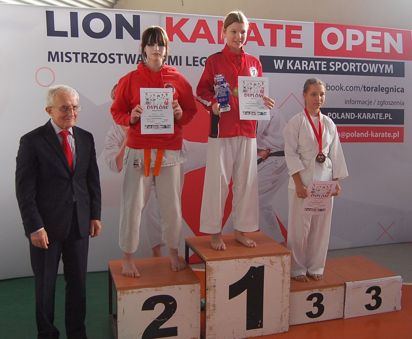 Zdjęcie przedstawia 2. miejsce juniorek Martyna Matuszak